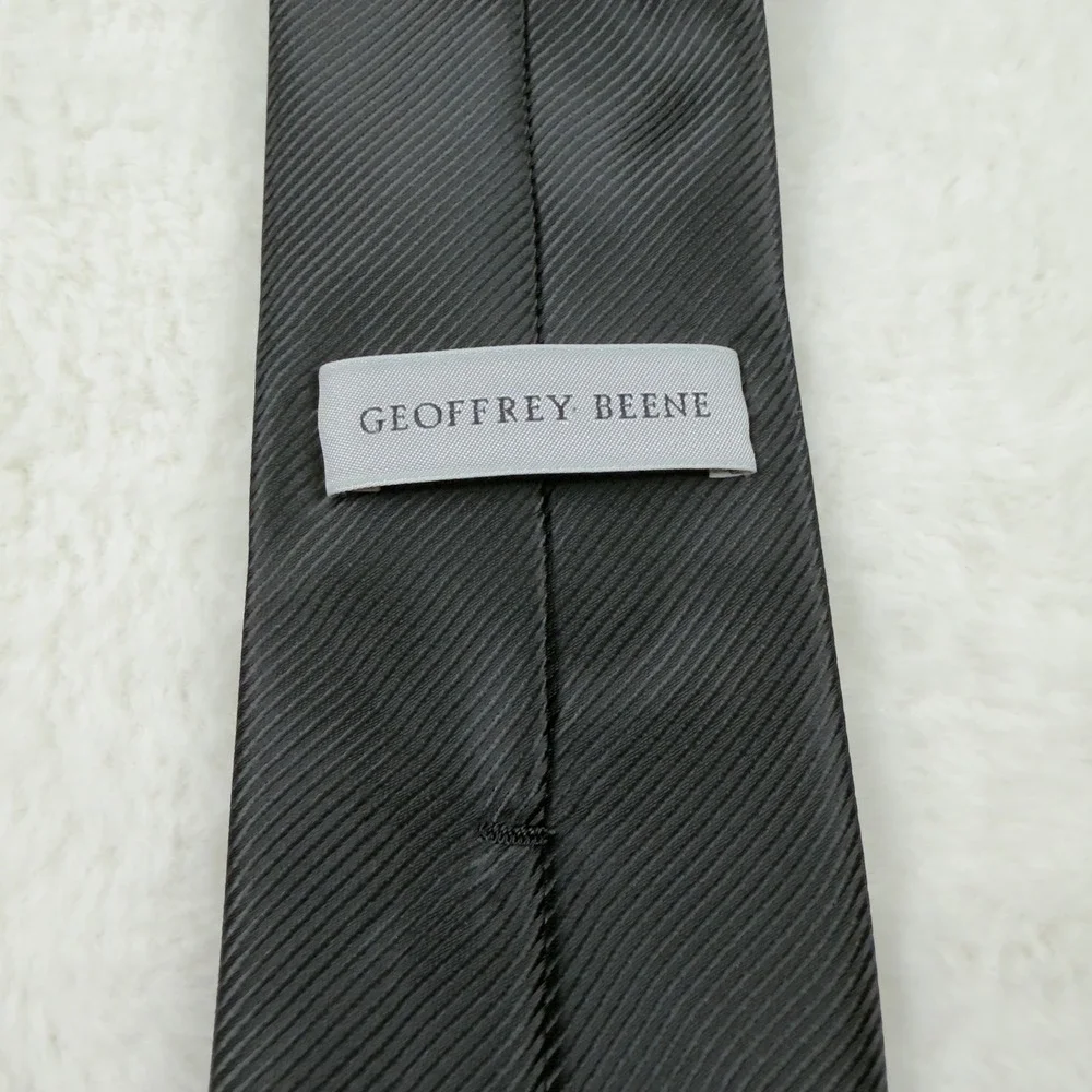 Geoffrey Beene Mens Necktie Solid Black Ribbed Texture Hand Made Polyester Tie